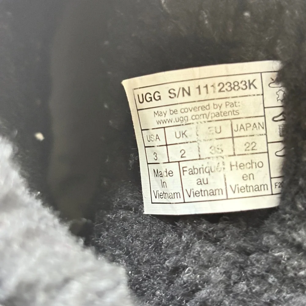 UGG Classic Boots Unisex Kids 3 Rainbow Logo Black Suede Shearling Cozy Lined